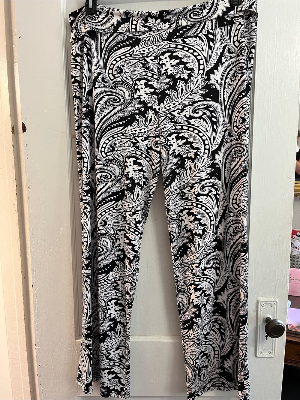 White Mark Black and White Paisley Leggings